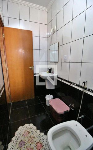 Casa à venda com 237m², 4 quartos e 4 vagasBanheiro do Quarto 4 (suíte)
