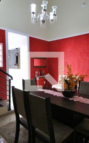 Casa à venda com 237m², 4 quartos e 4 vagasSala de jantar