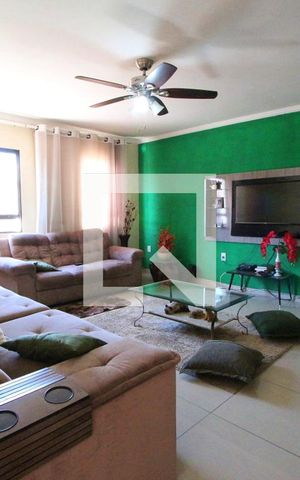 Casa à venda com 237m², 4 quartos e 4 vagasSala de estar