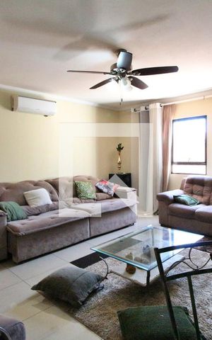 Casa à venda com 237m², 4 quartos e 4 vagasSala de estar