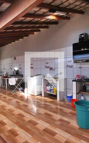 Casa à venda com 237m², 4 quartos e 4 vagasÁrea dos fundos