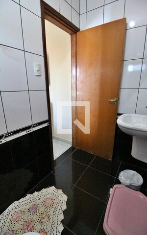 Casa à venda com 237m², 4 quartos e 4 vagasBanheiro do Quarto 4 (suíte)