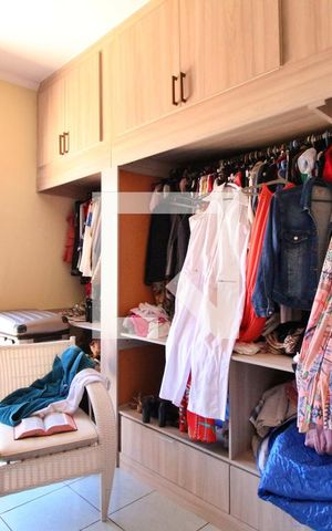 Casa à venda com 237m², 4 quartos e 4 vagasCloset do Quarto 3 (suíte)