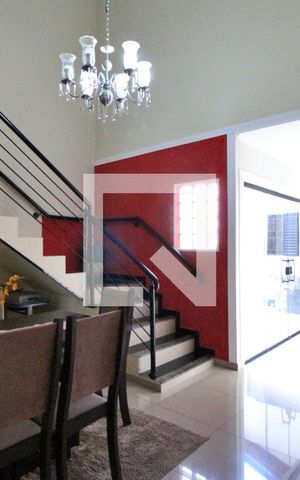 Casa à venda com 237m², 4 quartos e 4 vagasSala de jantar