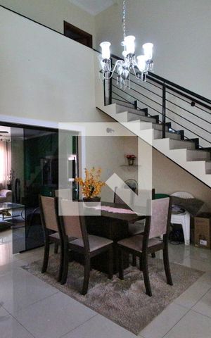Casa à venda com 237m², 4 quartos e 4 vagasSala de jantar