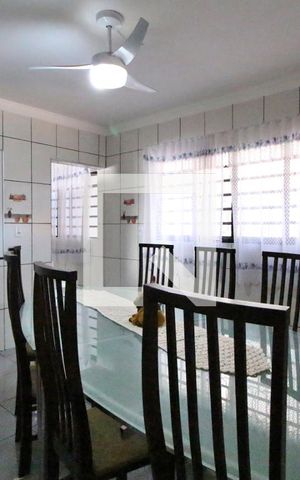 Casa à venda com 237m², 4 quartos e 4 vagasCopa