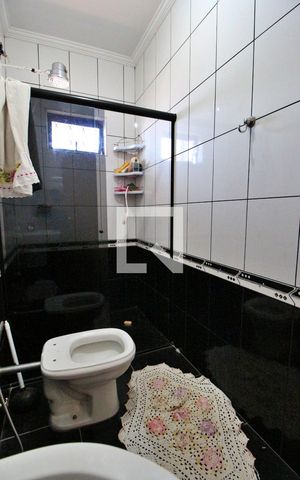 Casa à venda com 237m², 4 quartos e 4 vagasBanheiro do Quarto 4 (suíte)