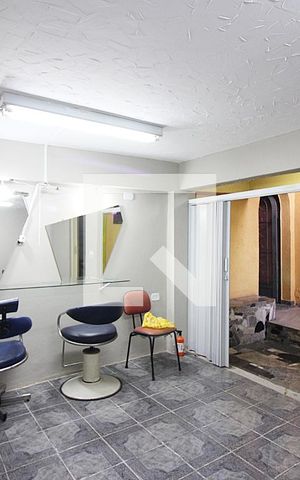 Casa para alugar com 92m², 2 quartos e sem vagaEscritório