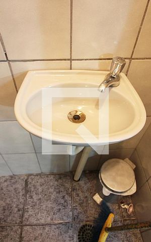 Casa para alugar com 92m², 2 quartos e sem vagaBanheiro do Escritório