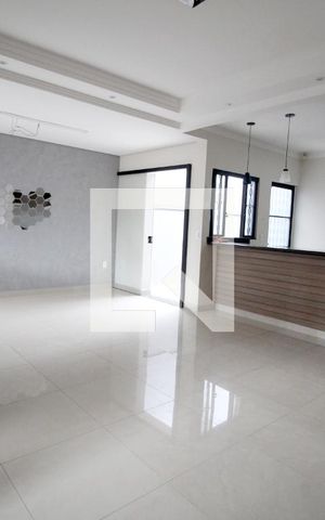 Casa para alugar com 170m², 3 quartos e 2 vagasSala