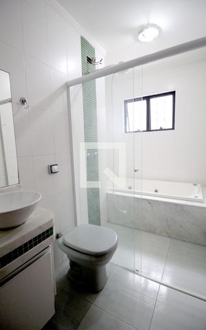 Casa para alugar com 170m², 3 quartos e 2 vagasBanheiro Social