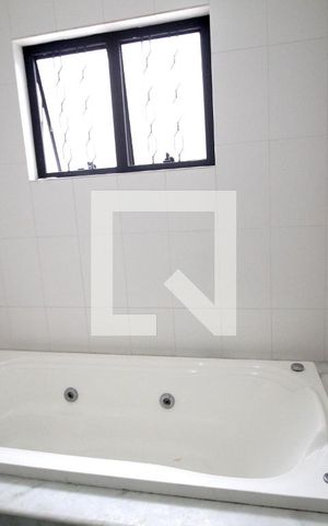 Casa para alugar com 170m², 3 quartos e 2 vagasBanheiro Social