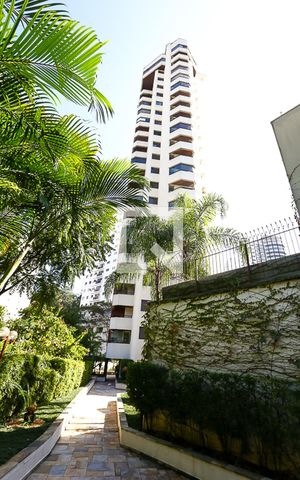 Apartamento para alugar com 200m², 3 quartos e 3 vagas Apartamento para alugar com 200m², 3 quartos e 3 vagasFachada