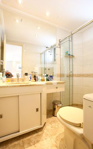 Apartamento para alugar com 200m², 3 quartos e 3 vagas Apartamento para alugar com 200m², 3 quartos e 3 vagasBanheiro do Quarto 3