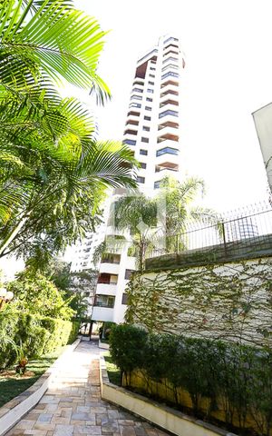 Apartamento para alugar com 200m², 3 quartos e 3 vagas Apartamento para alugar com 200m², 3 quartos e 3 vagasFachada