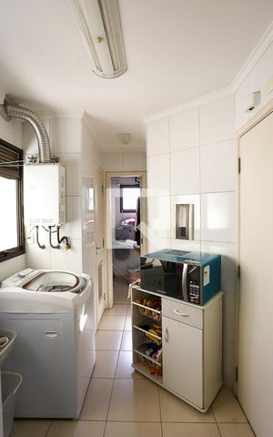 Apartamento para alugar com 200m², 3 quartos e 3 vagas Apartamento para alugar com 200m², 3 quartos e 3 vagasÁrea de Serviço