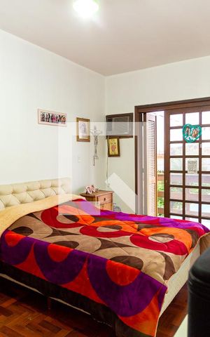Casa à venda com 230m², 3 quartos e 2 vagas Casa à venda com 230m², 3 quartos e 2 vagasQuarto 1