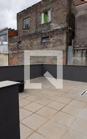 Casa à venda com 200m², 3 quartos e 2 vagas Casa à venda com 200m², 3 quartos e 2 vagasTerraço