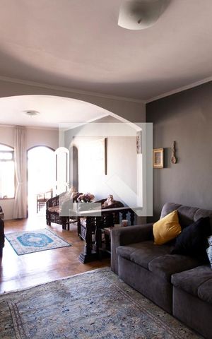 Casa à venda com 230m², 3 quartos e 2 vagas Casa à venda com 230m², 3 quartos e 2 vagasSala de Estar
