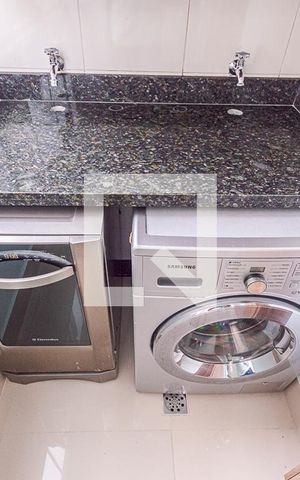 Apartamento à venda com 86m², 2 quartos e sem vaga Apartamento à venda com 86m², 2 quartos e sem vagaArea de Serviço