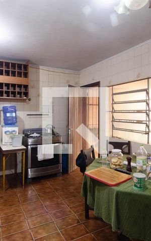 Casa à venda com 356m², 4 quartos e 4 vagas Casa à venda com 356m², 4 quartos e 4 vagasCozinha