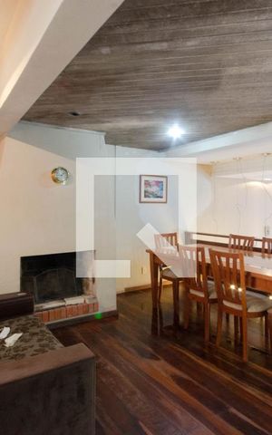 Casa à venda com 356m², 4 quartos e 4 vagas Casa à venda com 356m², 4 quartos e 4 vagasSala de Jantar