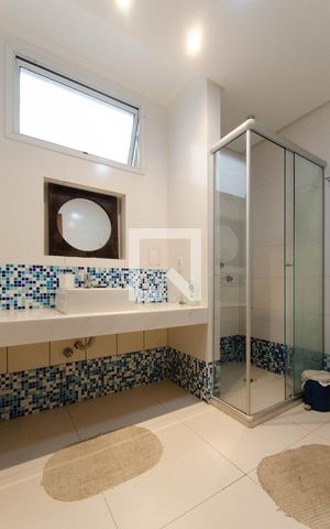 Casa à venda com 356m², 4 quartos e 4 vagas Casa à venda com 356m², 4 quartos e 4 vagasBanheiro da Suíte 3