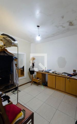 Casa à venda com 356m², 4 quartos e 4 vagas Casa à venda com 356m², 4 quartos e 4 vagasCloset da suíte 3