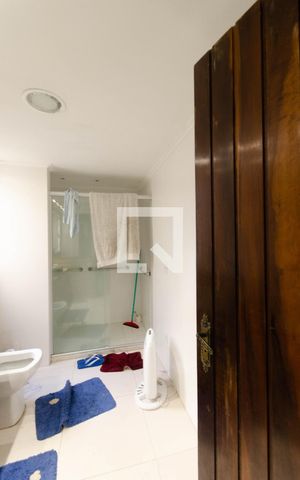 Casa à venda com 356m², 4 quartos e 4 vagas Casa à venda com 356m², 4 quartos e 4 vagasBanheiro da Suíte 3