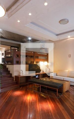 Casa à venda com 356m², 4 quartos e 4 vagas Casa à venda com 356m², 4 quartos e 4 vagasSala de Estar