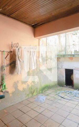 Casa à venda com 356m², 4 quartos e 4 vagas Casa à venda com 356m², 4 quartos e 4 vagasÁrea Serviço