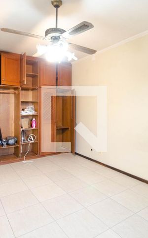 Casa à venda com 356m², 4 quartos e 4 vagas Casa à venda com 356m², 4 quartos e 4 vagasQuarto 2
