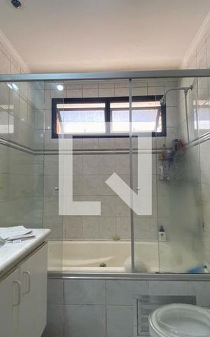 Apartamento à venda com 213m², 5 quartos e 4 vagas Apartamento à venda com 213m², 5 quartos e 4 vagasBanheiro da Suíte 1