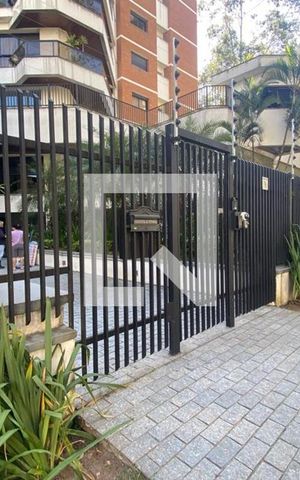 Apartamento à venda com 213m², 5 quartos e 4 vagas Apartamento à venda com 213m², 5 quartos e 4 vagasEntrada