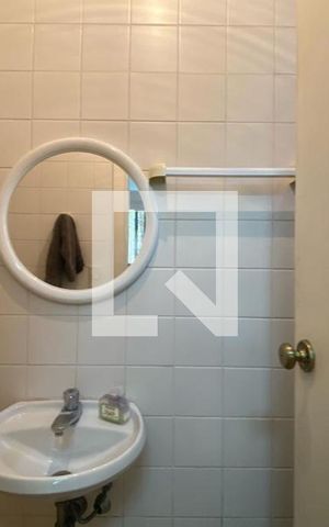 Apartamento à venda com 213m², 5 quartos e 4 vagas Apartamento à venda com 213m², 5 quartos e 4 vagasBanheiro de Serviço