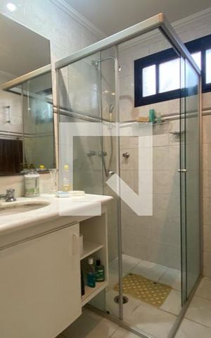 Apartamento à venda com 213m², 5 quartos e 4 vagas Apartamento à venda com 213m², 5 quartos e 4 vagasBanheiro