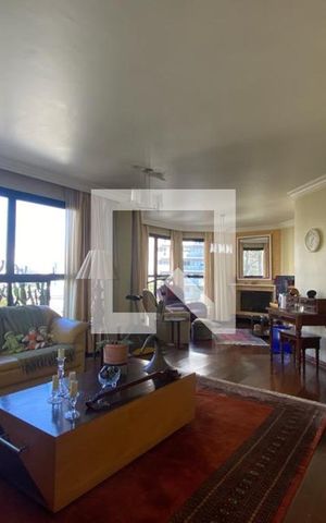 Apartamento à venda com 213m², 5 quartos e 4 vagas Apartamento à venda com 213m², 5 quartos e 4 vagasSala de Estar