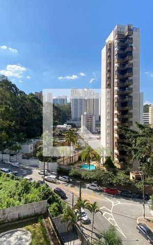 Apartamento à venda com 213m², 5 quartos e 4 vagas Apartamento à venda com 213m², 5 quartos e 4 vagasVista da Sacada