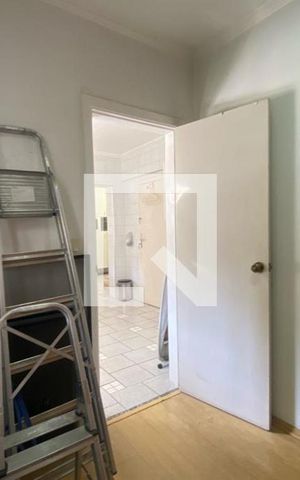 Apartamento à venda com 213m², 5 quartos e 4 vagas Apartamento à venda com 213m², 5 quartos e 4 vagasQuarto de Serviço