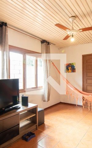 Casa à venda com 240m², 3 quartos e 3 vagas Casa à venda com 240m², 3 quartos e 3 vagasSala