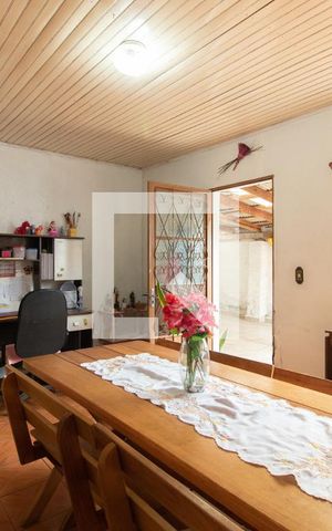 Casa à venda com 240m², 3 quartos e 3 vagas Casa à venda com 240m², 3 quartos e 3 vagasSala