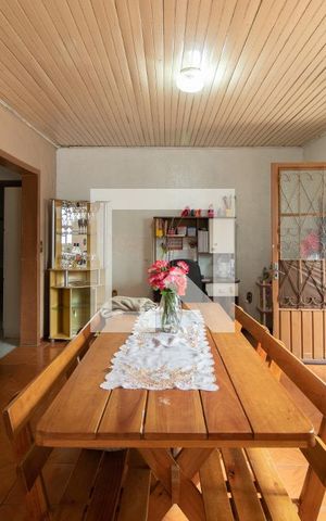 Casa à venda com 240m², 3 quartos e 3 vagas Casa à venda com 240m², 3 quartos e 3 vagasSala