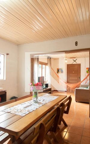 Casa à venda com 240m², 3 quartos e 3 vagas Casa à venda com 240m², 3 quartos e 3 vagasSala