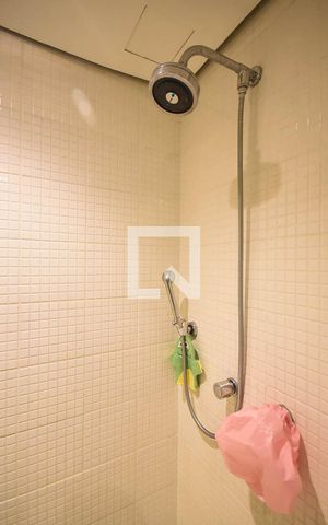 Apartamento à venda com 96m², 2 quartos e 2 vagas Apartamento à venda com 96m², 2 quartos e 2 vagasChuveiro do banheiro da suíte 2
