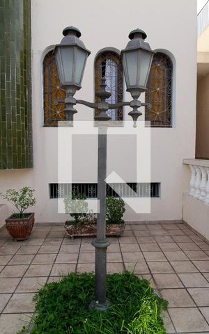 Casa à venda com 301m², 5 quartos e 5 vagasEntrada