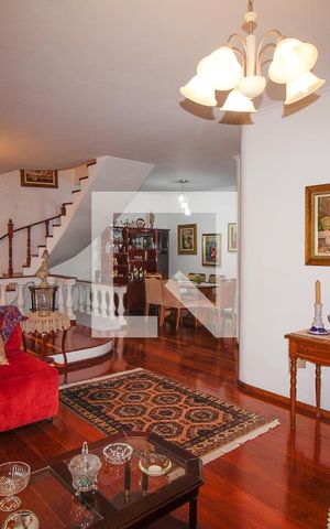 Casa à venda com 301m², 5 quartos e 5 vagasSala de Estar