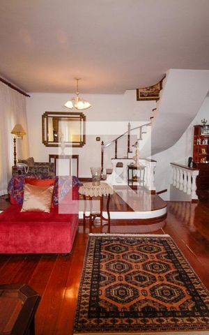 Casa à venda com 301m², 5 quartos e 5 vagasSala de Estar