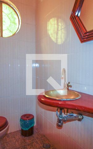 Casa à venda com 301m², 5 quartos e 5 vagasLavabo