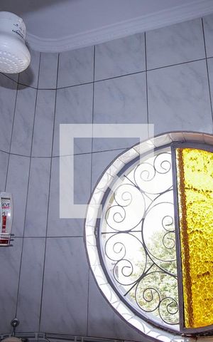 Casa à venda com 301m², 5 quartos e 5 vagasBanheiro 4