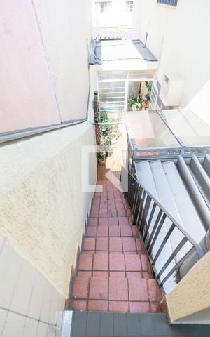 Casa à venda com 230m², 3 quartos e 4 vagasEscadas